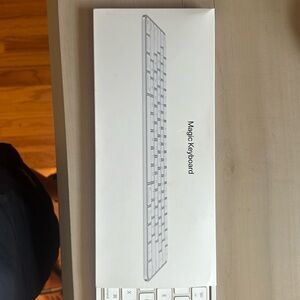 Apple Keyboard — like new, only used a few times!